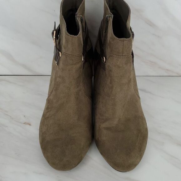 Report Women's Stitch Fix Galiana Buckle Wedge Bootie‎ Size 8.5 Green - Picture 2 of 9